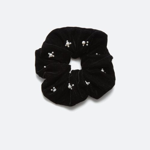 black-velvet scrunchie-flat view